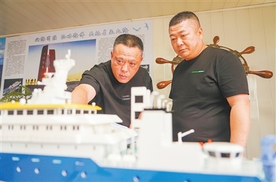  “造船就像养孩子”，37名渔民集资建造科考船