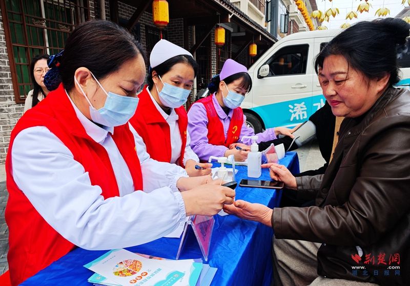  浠水县卫健系统开展“学雷锋、送健康”大型义诊志愿服务活动