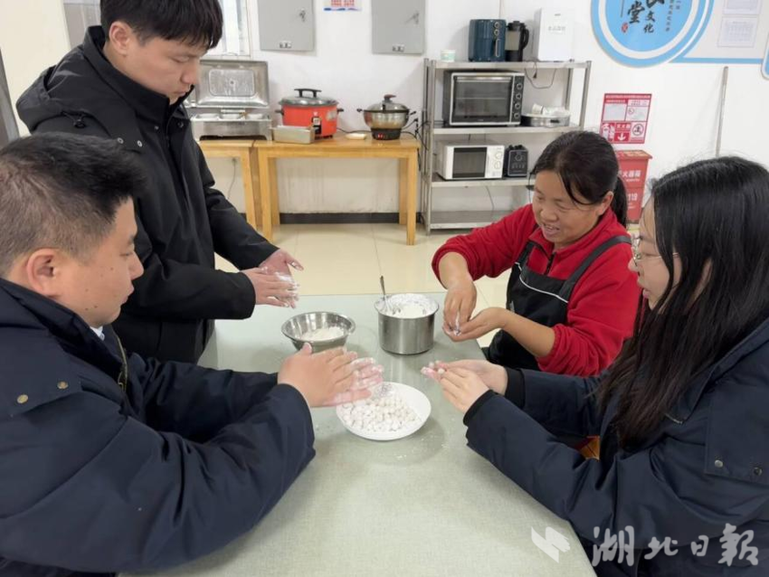  巧手搓出团圆味 平安相伴过元宵