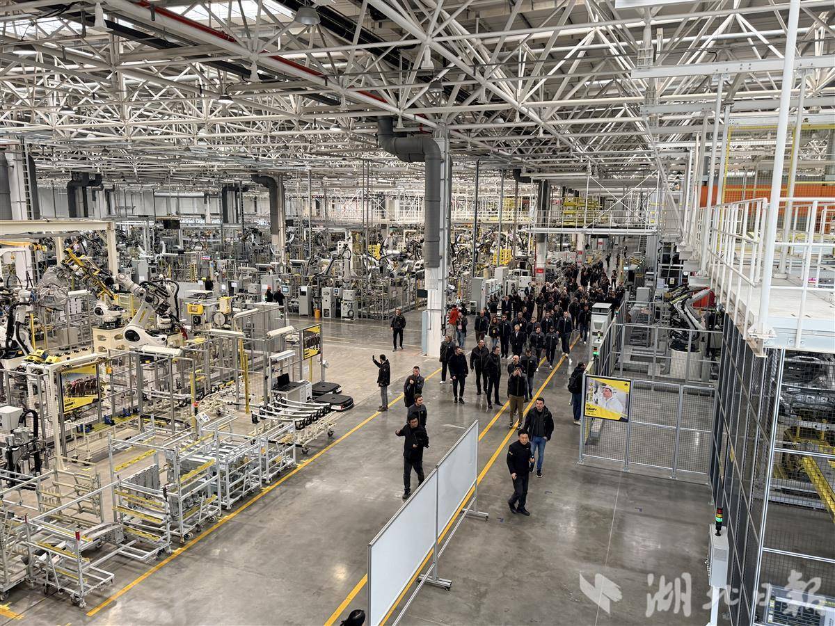 莲花CEO冯擎峰：邀请欧洲经销商来武汉工厂 让世界了解Made in China