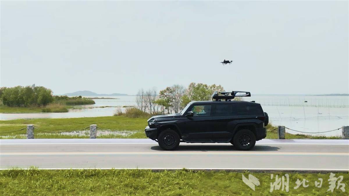 除了探路、拍照还能巡查、救援和应急处置 无人机住进了车里(图2)