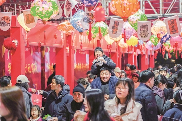 省博闹元宵花市灯如昼