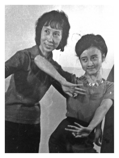  钻研敦煌舞47年，她让静止千年的莫高窟壁画“活”了