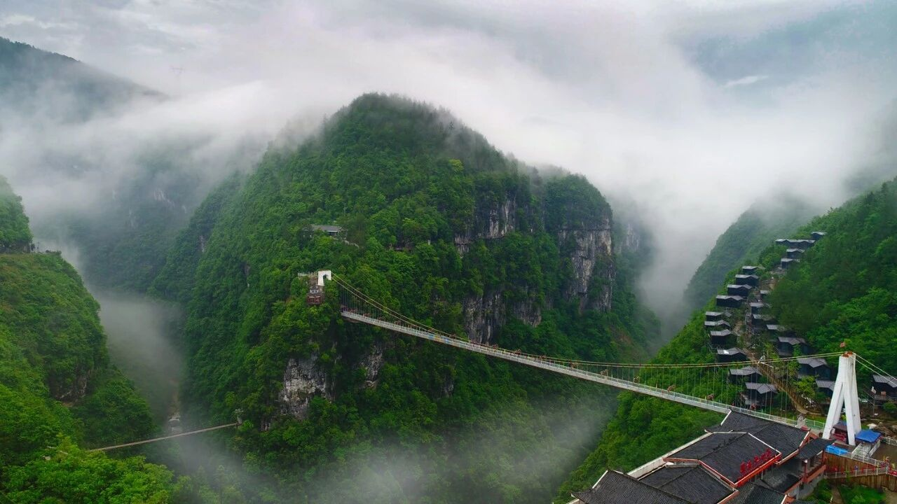  探奇观访人文·五一寻奇遇——蝶舞清江·地心谷景区三大主题活动启幕