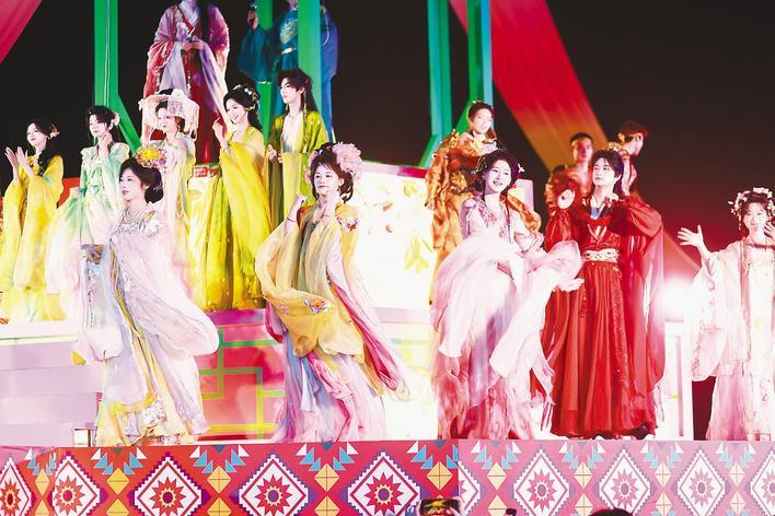  武汉“十二花神”惊艳国风盛宴