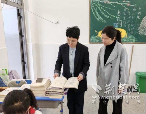 钟祥二中：推门听课察实情 清风护航守校园