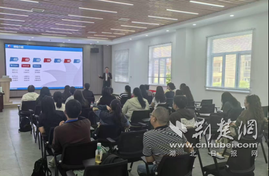 钟祥百名学员搭乘网创快车逐梦数字新赛道