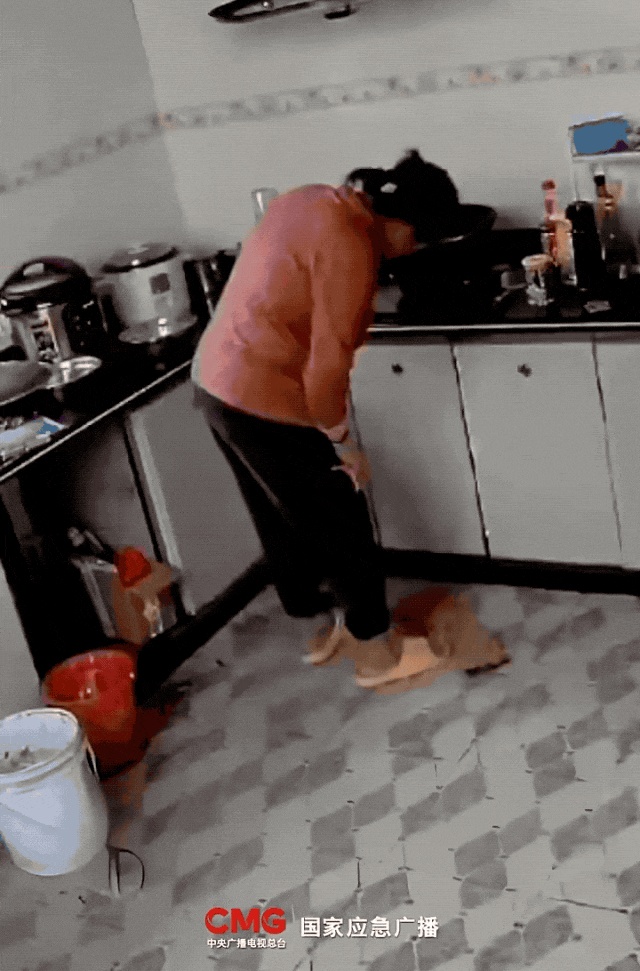  做饭时瞬间爆燃！这个“致命操作”一定要改