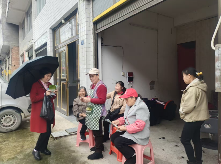 珍爱地球守红线 法治护航护良田——利川市凉雾乡开展世界地球日耕地保护普法宣传活动