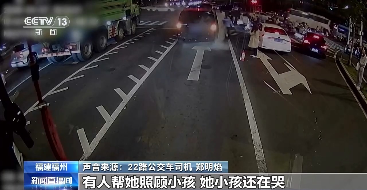 公交司机、乘客接力灭火 晚高峰化解车辆自燃险情