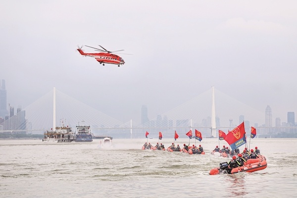 天兴洲头 水陆并进 武汉首次在沙洲开展防汛演练