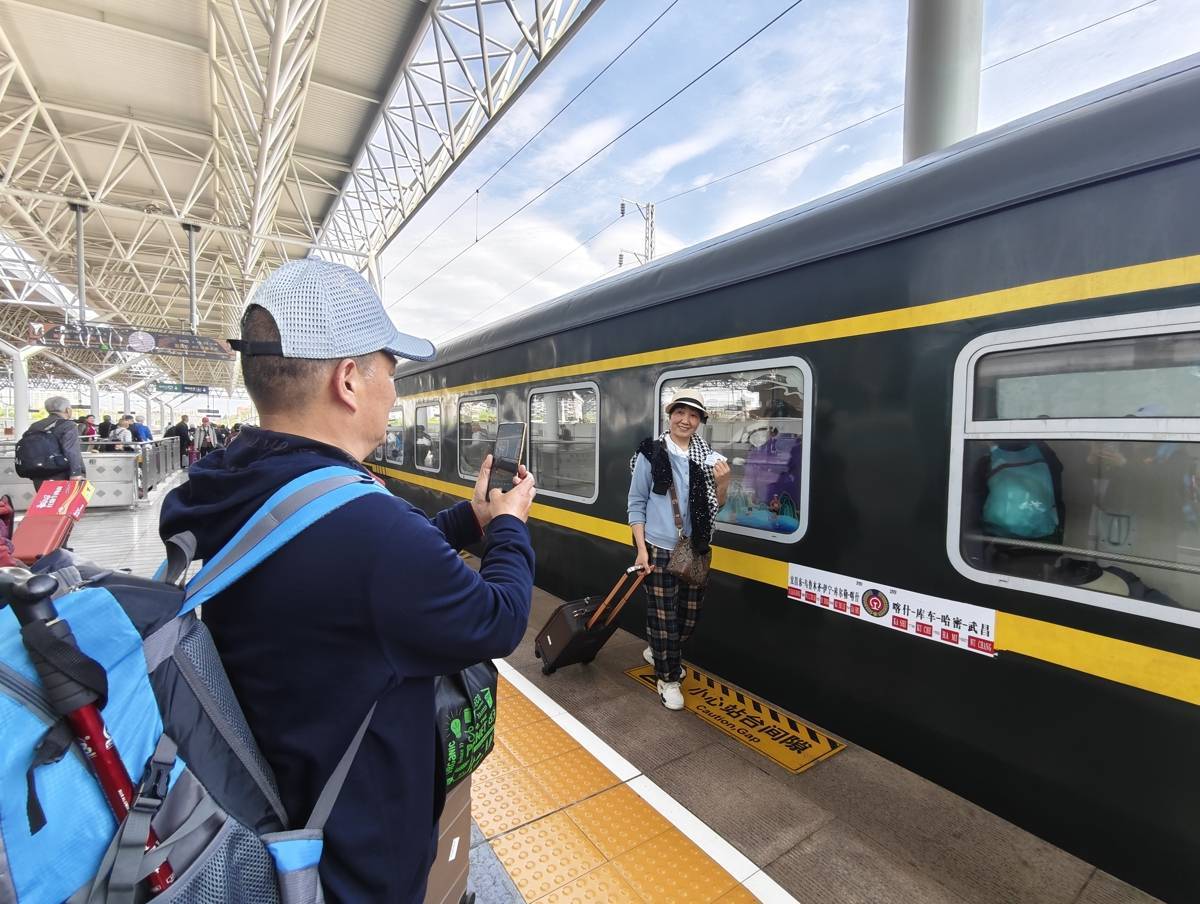 宜昌→新疆15天不换铺，这趟银发旅游专列出发啦