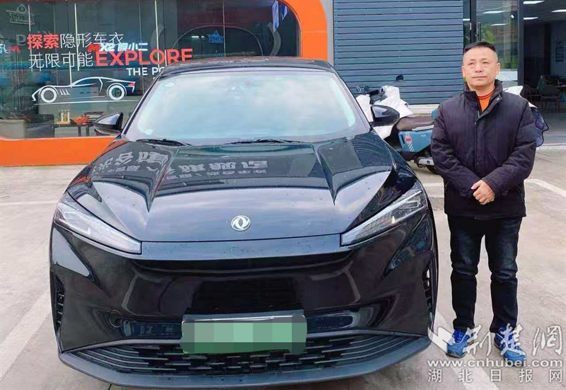  武汉退役老兵长江二桥飞驰救人 54岁的他寄语被救的花季少女“请多保重”
