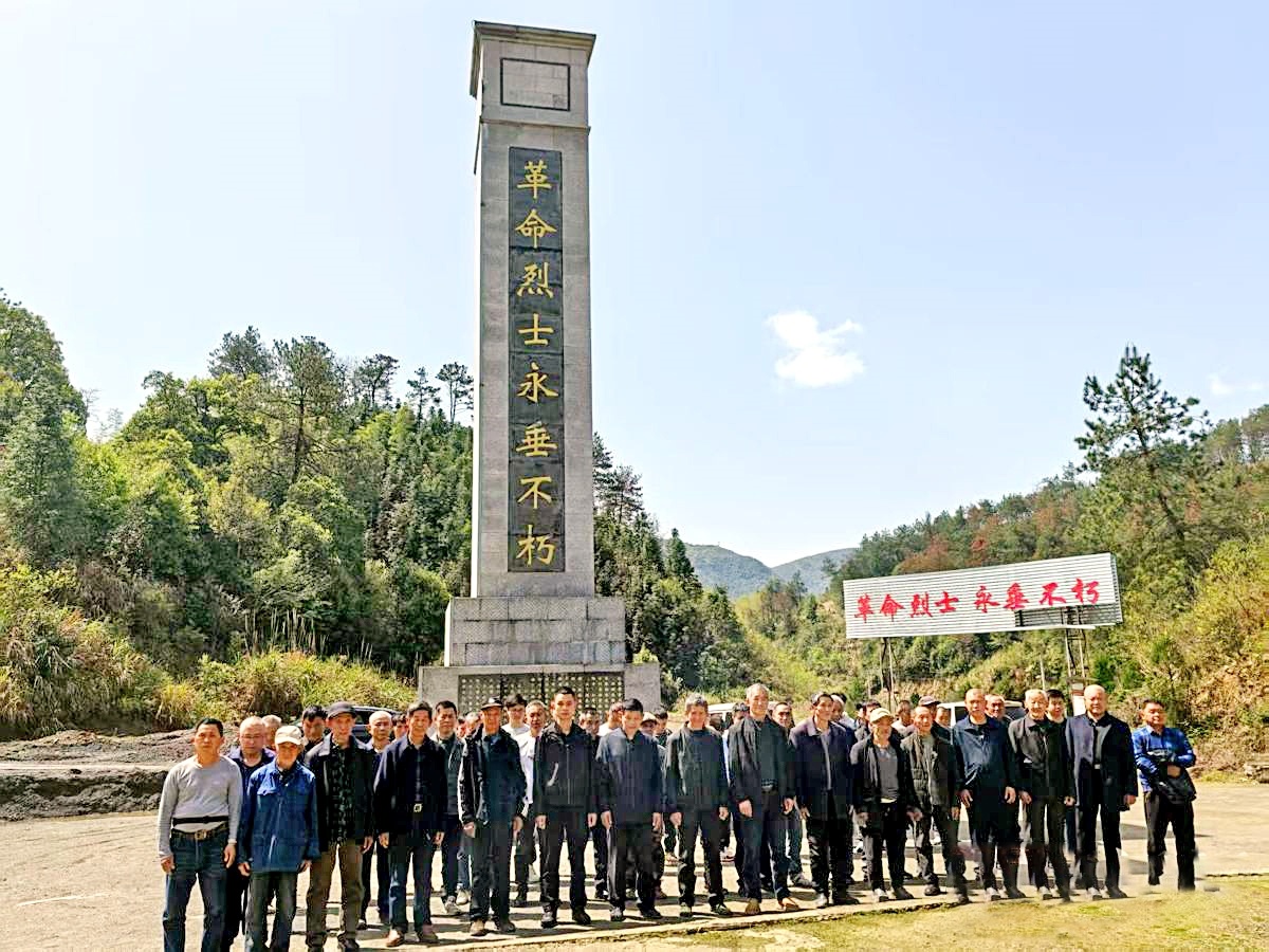 王文村村民92载守护无名红军墓 已为13位烈士找回身份