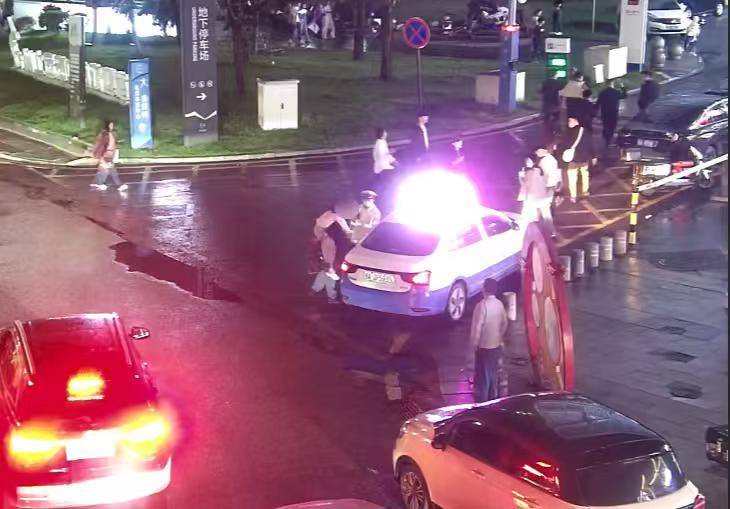 7 分钟生命通道！女孩突发哮喘 武汉车谷交警极速护送暖人心