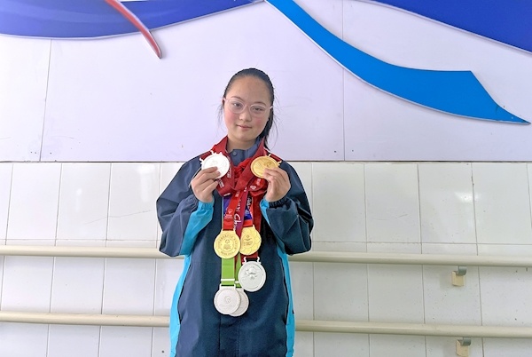 手上长满冻疮仍笑着说“不疼”！ 襄阳唐氏女孩苦练乒乓，逆袭成全国特奥“多金王”