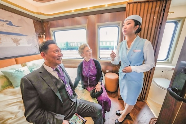 武铁首趟舒适型旅游专列来啦 不仅有大床房棋牌室K歌房  每个包房还有独立卫浴