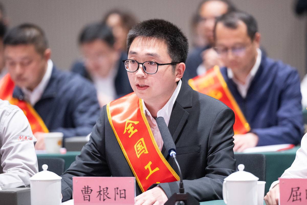 把 “中国红” 送上月球！纺大科研团队获“双料”全国表彰