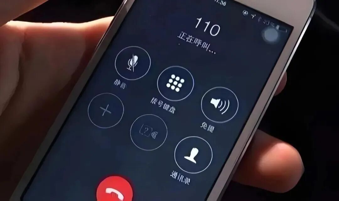  “警察姐姐，能不能陪我说说话？”