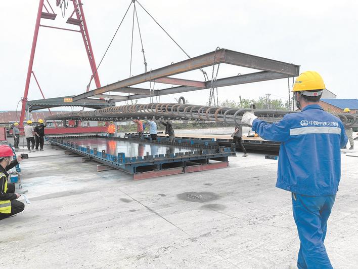 武汉都市圈环线高速施工进入新阶段  孝南3标首块预制板顺利浇筑