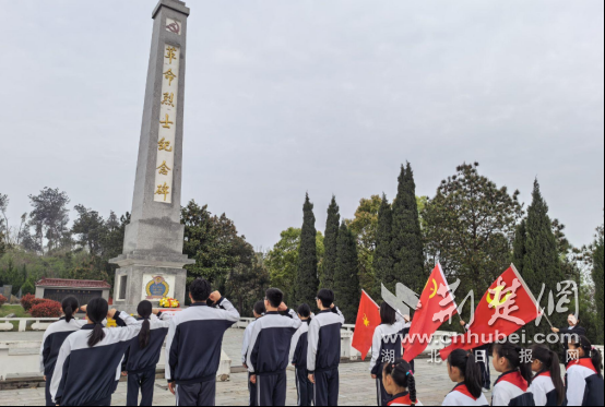 钟祥市长寿路学校教联体开展“追寻·2026·清明祭英烈”主题实践活动