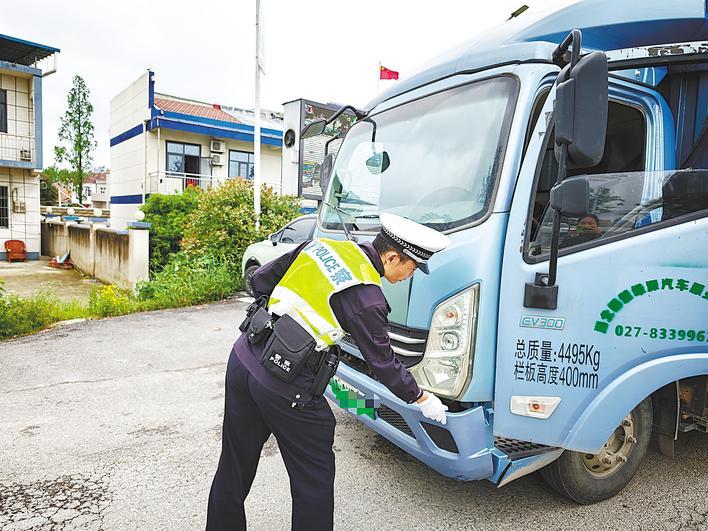 常紧急救助群众，成为“生命快车站” “黄昏集2号”急人所急    不论黎明还是黄昏