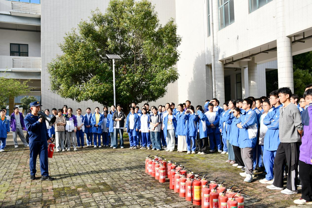  石首消防“五进”宣传活动走进市第一中学