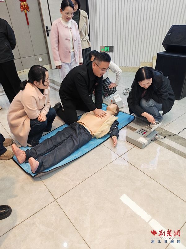 黄冈市妇幼保健院开展心肺复苏指南专题培训