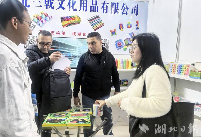 一根粉笔的“国际秀”——应城黄滩粉笔“靓相”宁波国际文具展