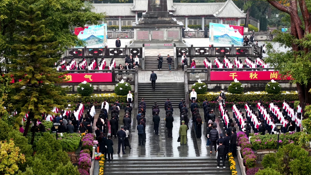 福建少先队员清明为烈士站班岗——诗歌朗诵致敬八闽英魂