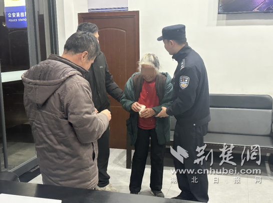 沙洋民警及时救助八旬老人