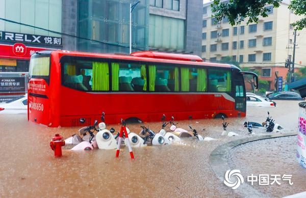  五一假期注意出行安全 南方多地有大范围降雨