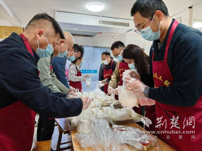 京山市：走进爱心早餐店 志愿服务践初心