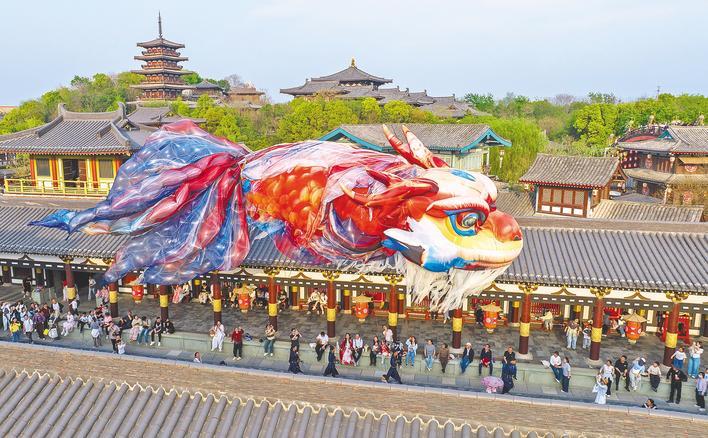 襄阳盛世唐城景区：“沉浸式”体验激发古城春日活力