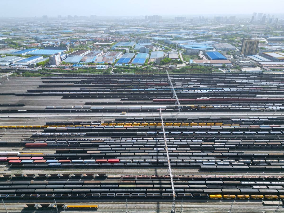  湖北铁路实行新的货物列车运行图 中欧班列开行力度加大