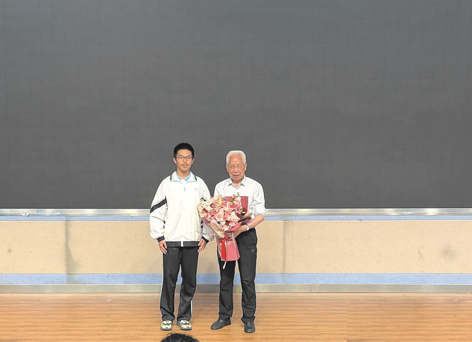  从牛背上走进太空，八旬院士对话中学生