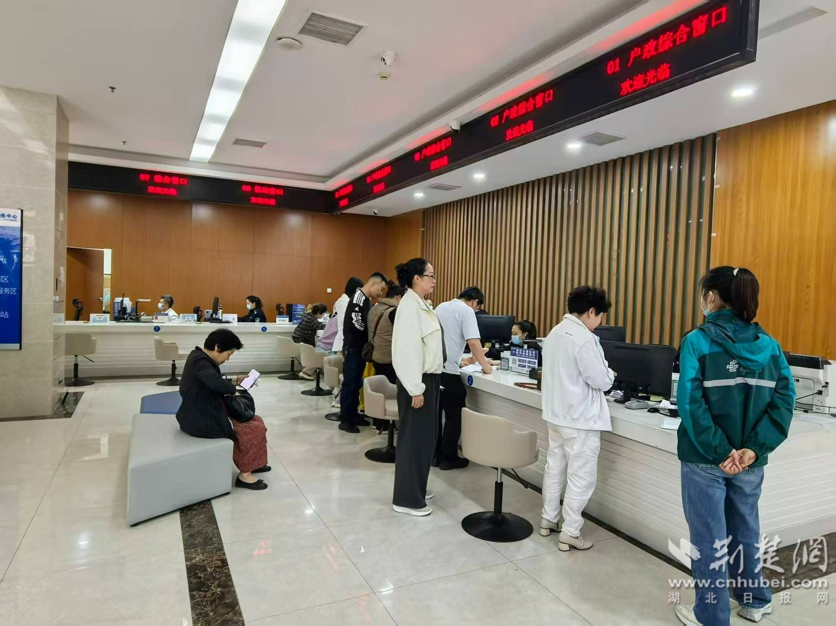 便民服务再升级 杨园街道便民服务中心户政窗口正式入驻