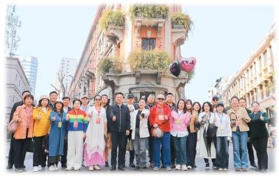  海外华文媒体荆楚采访行媒体人走进湖北，感受——文脉魅力 科技动力 城市活力