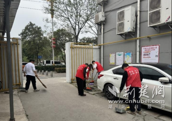 钟祥市人社局：“红马甲”护航文明复审 擦亮城市底色