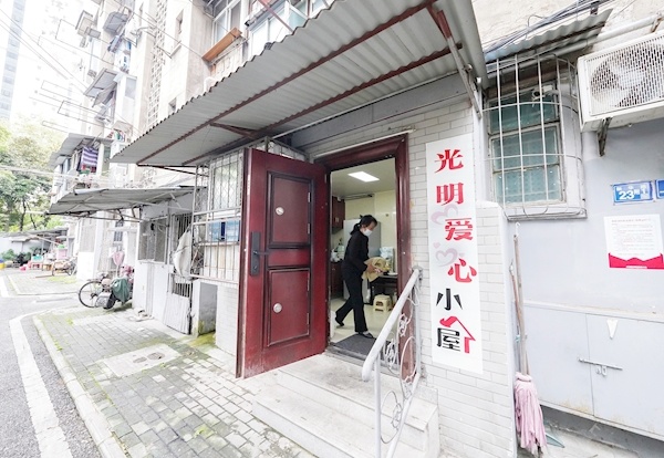江西小伙陪妻子来汉治病  经历生死磨难后为同路人“撑伞” 建爱心小屋免费供病友家属做饭