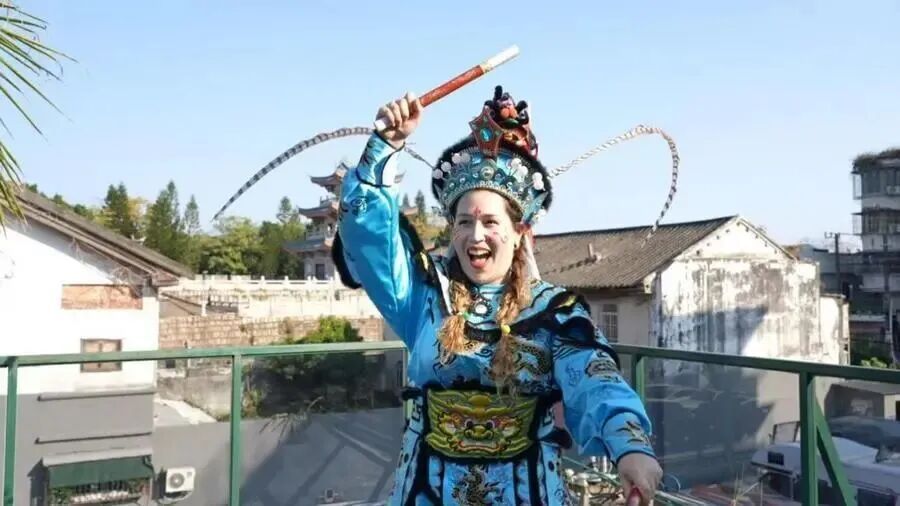外国年轻人咋突然“中”成这样