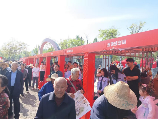 房县：开展送法下乡 营造“九五”普法浓厚氛围