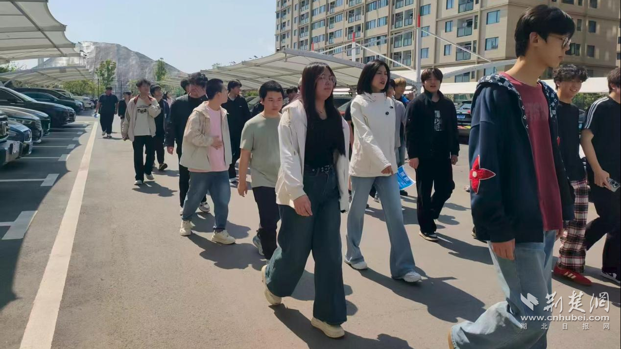 2026年石首籍学子返乡过节暨重点企业观摩行活动举行