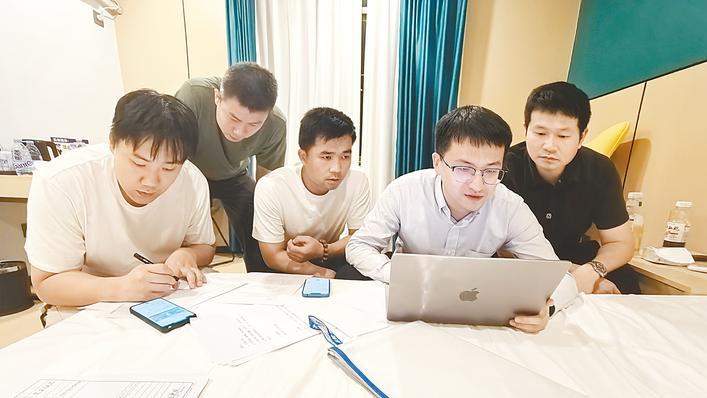  穿上梦寐以求的警服，专攻虚拟货币犯罪 程序员变身网安尖兵    智斗犯罪“前同行”