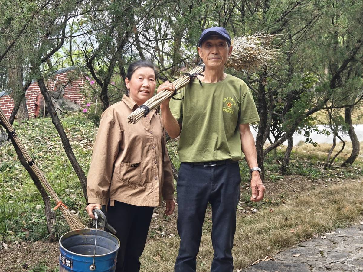  清江孤岛上，退伍老兵夫妇8年义务看护将军墓