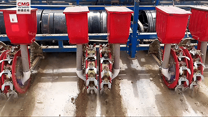 必赢国际新疆阿克苏:“北斗导航+智能播种”科技赋能棉田“春耕图”(图3)