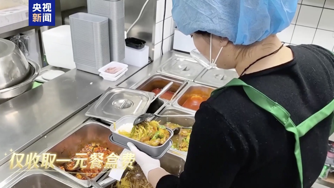 这家盒饭店每天闭餐后，都排起长队！网友：就该你发财