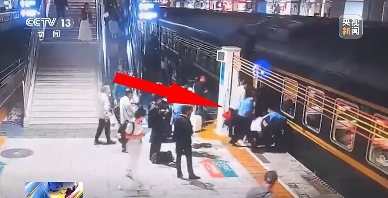  带娃赶火车，站台这道缝别忽略