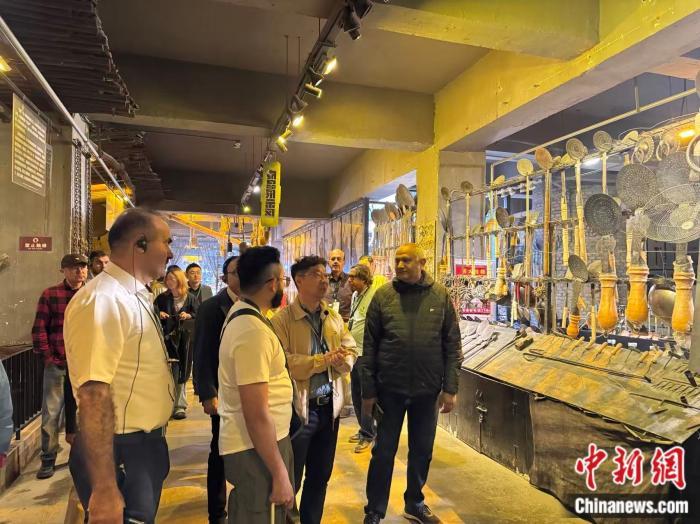 Pakistani journalists in Xinjiang: No 'forced labor', but advanced technology