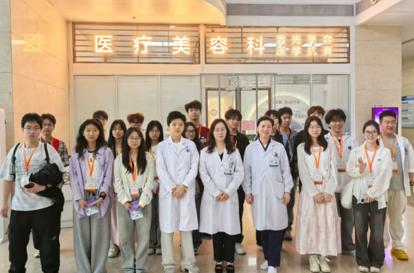 “湖北日报大学生记者团”走进天佑医院医疗美容科寻找“变美秘籍”
